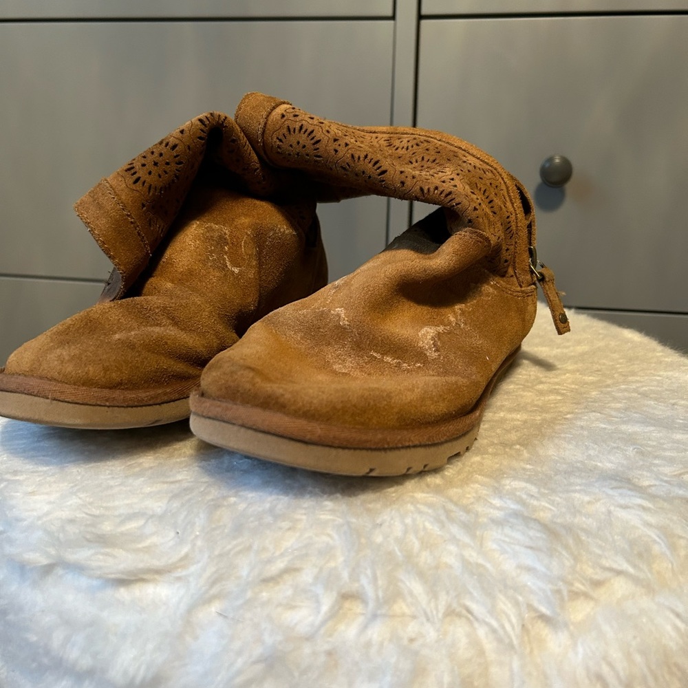 UGG